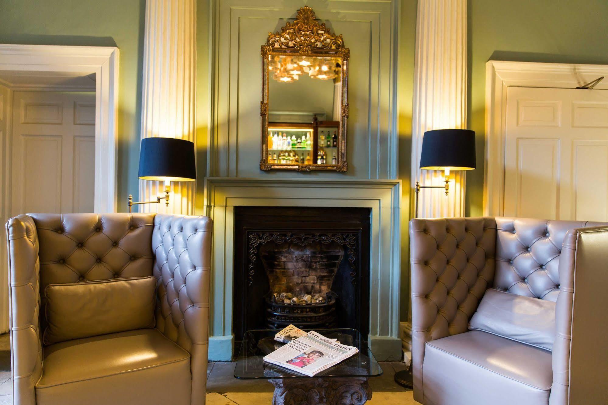 Judge'S Lodging York Luaran gambar The Drawing Room at The Old Bank Hotel