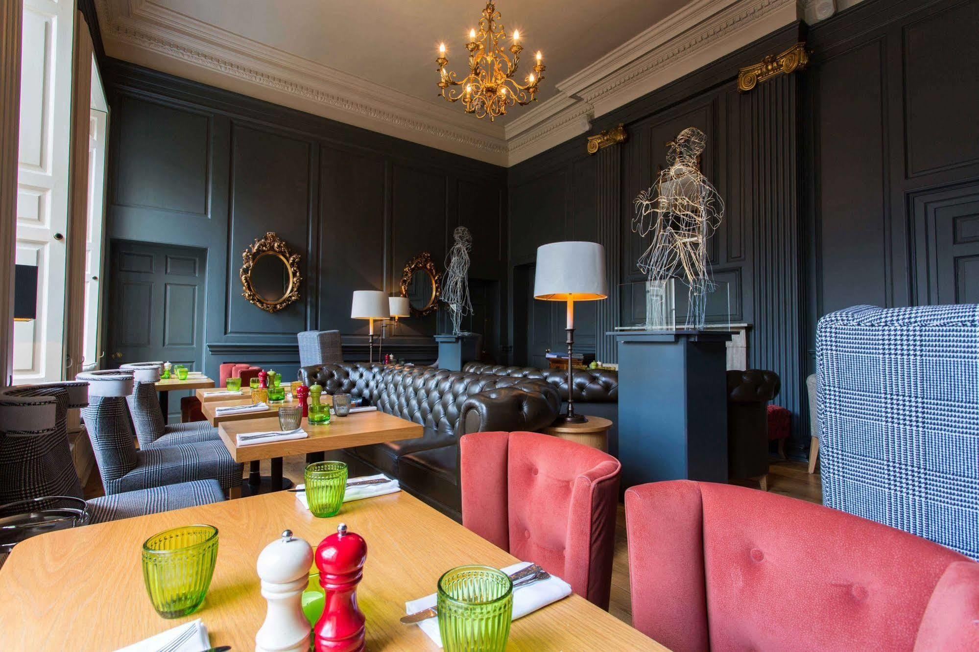 Judge'S Lodging York Luaran gambar The restaurant at The Old Ship Hotel