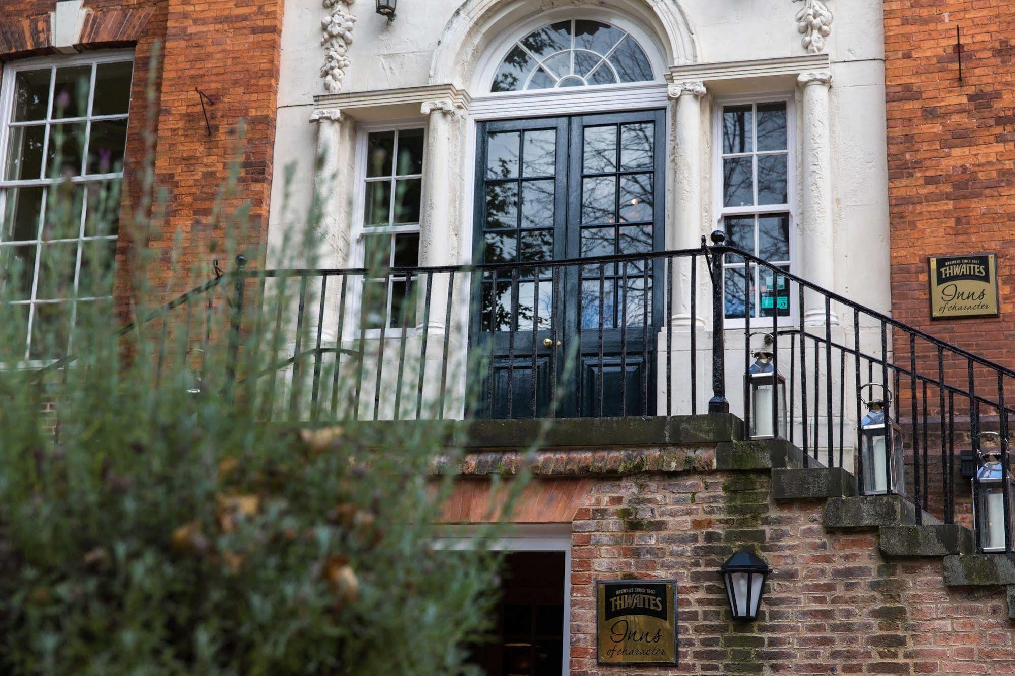 Judge'S Lodging York Luaran gambar The entrance to the former school